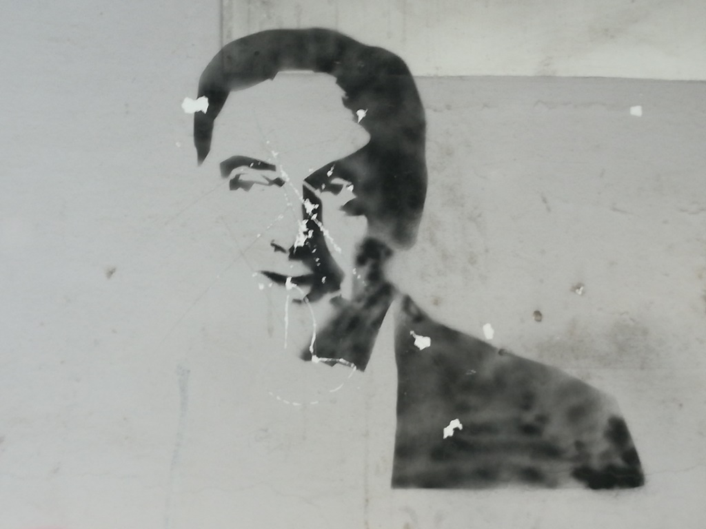 Image default