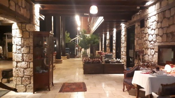 Ресторан во стариот град Анталија