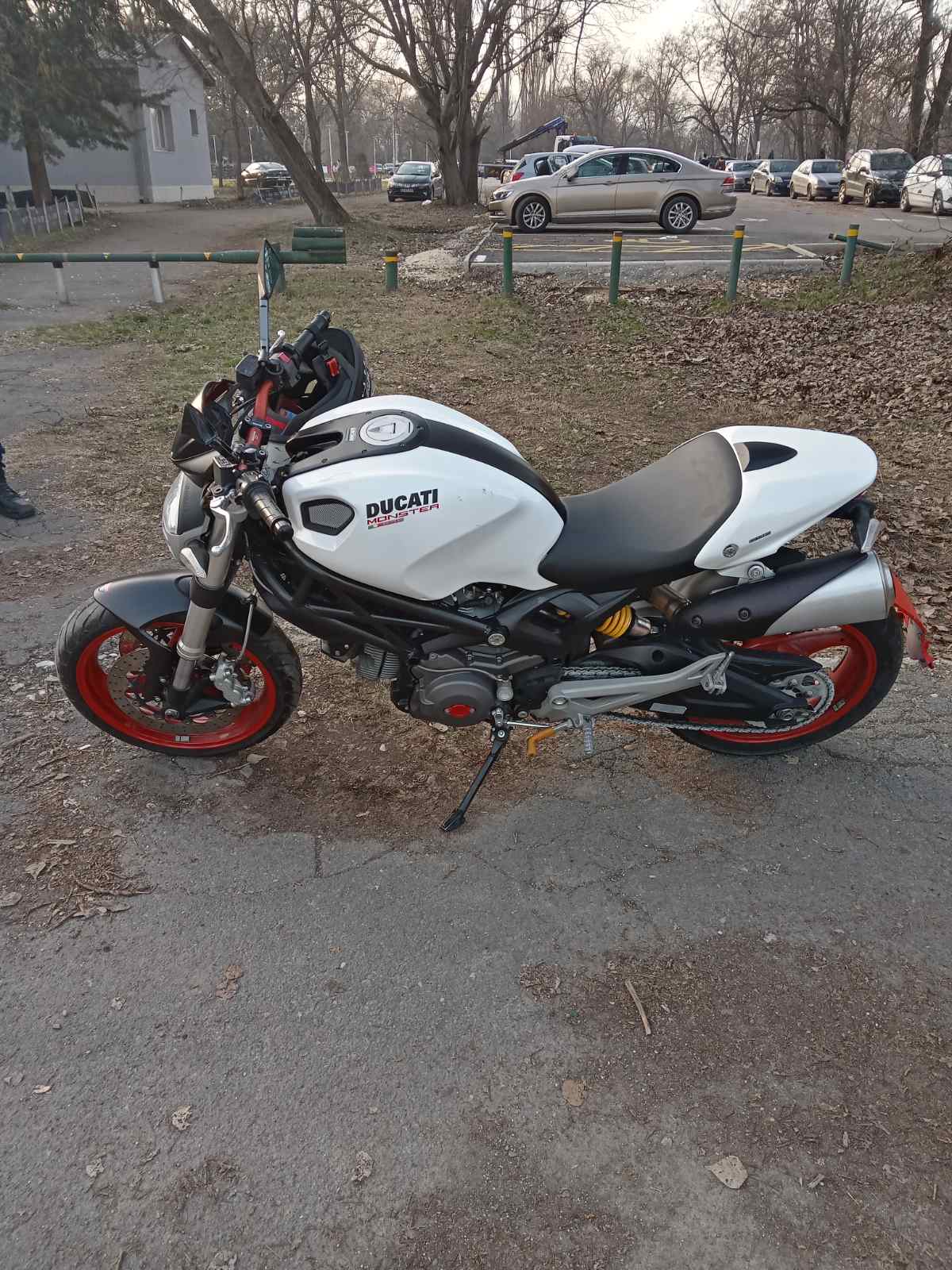Image default