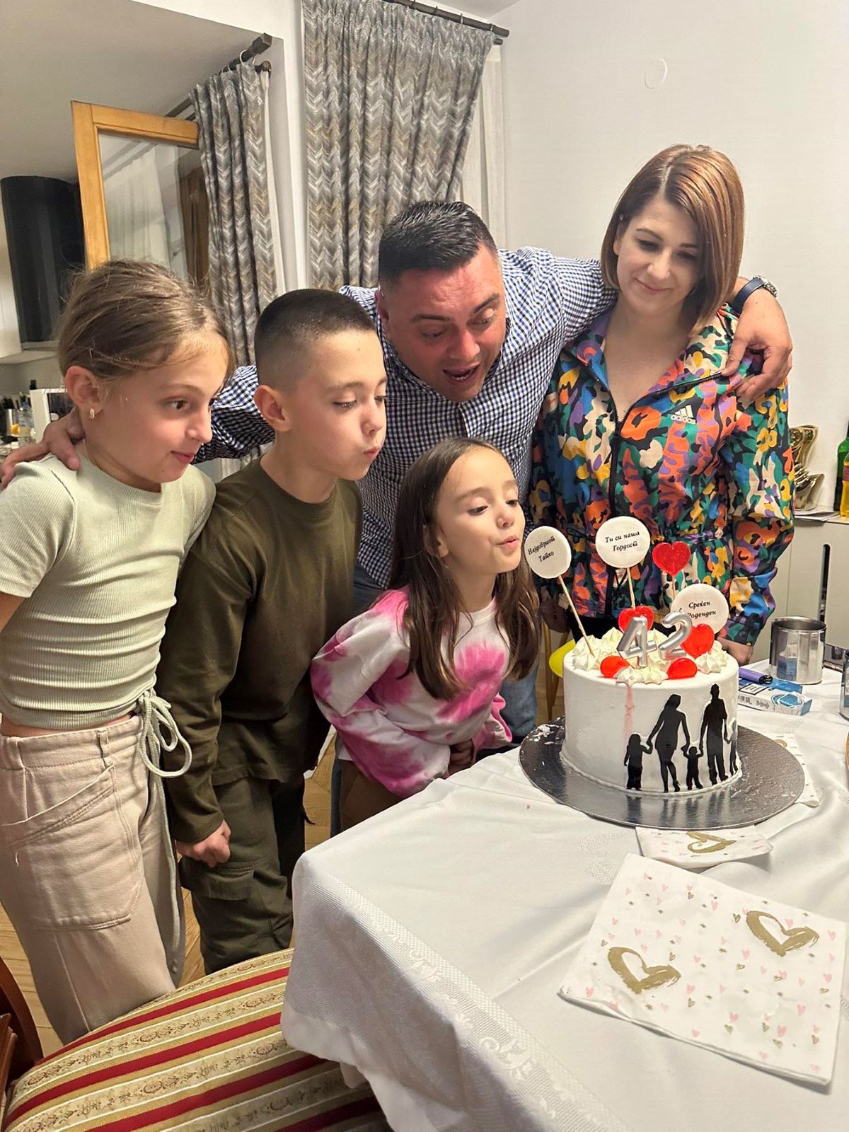 Со семејството за неговиот роденден